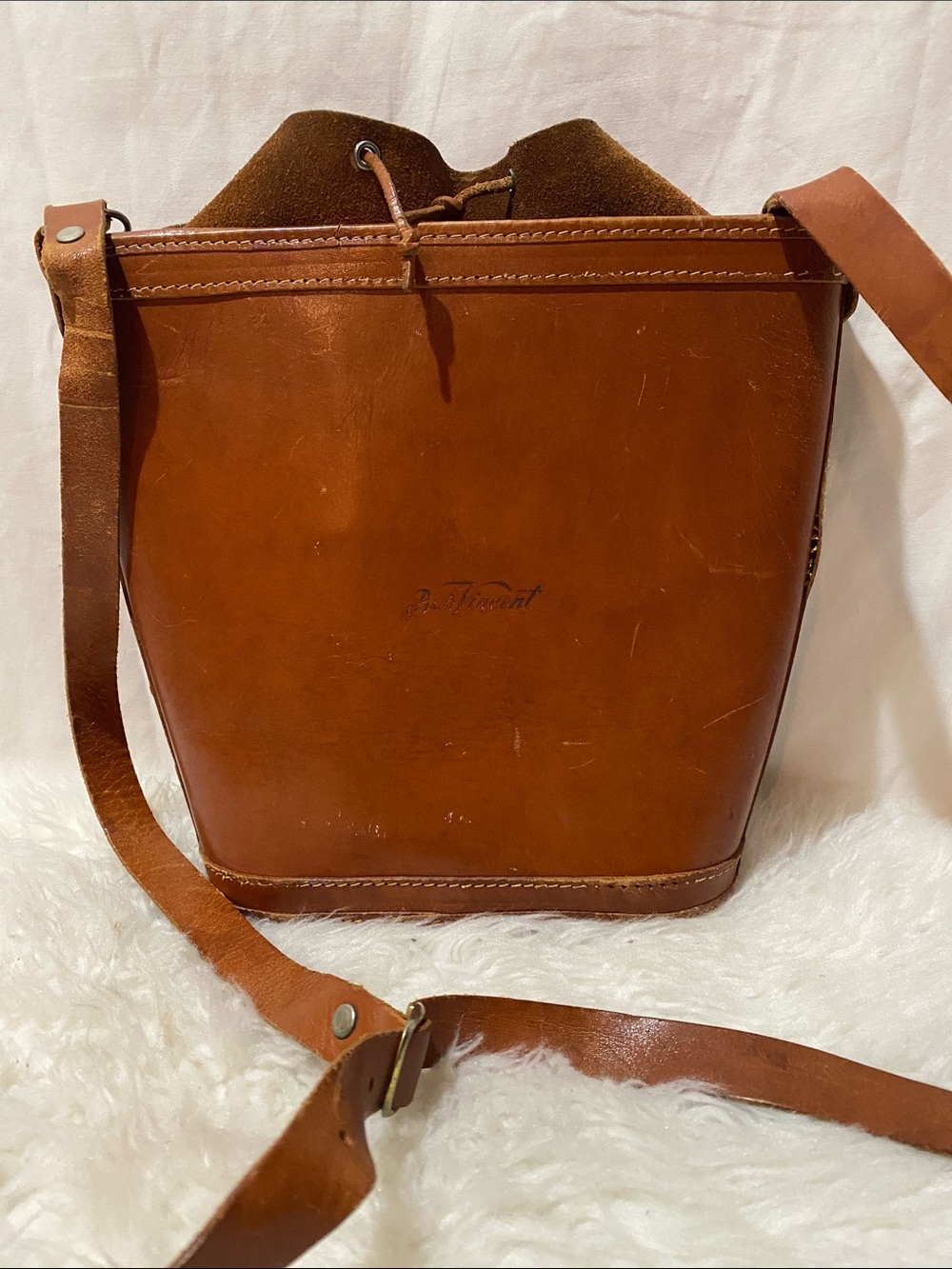 Rare Bob Vincent Classic Brown Leather Messenger Bucket Bag Drawstring closure